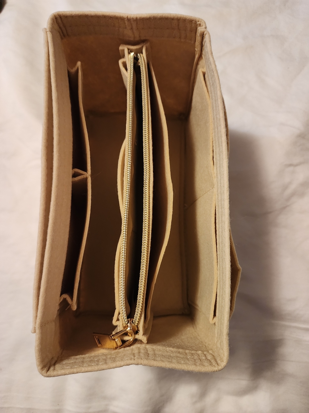 beige felt OMYSTYLE bag organizer features 14 pockets